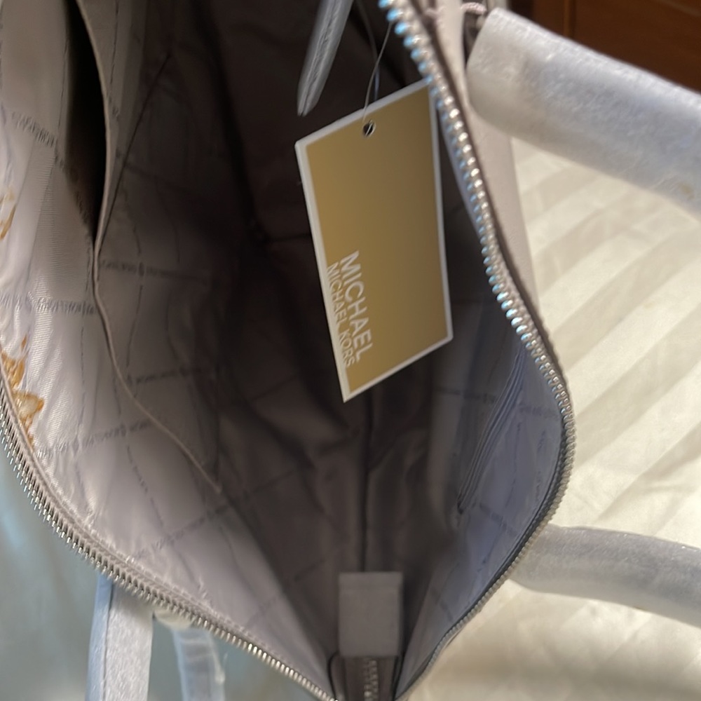 MICHAEL KORS Large TZ Tote PEARL GRAY - Picture 7 of 9